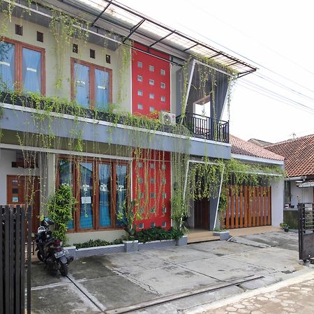 Reddoorz Near Hartono Mall Kejayan Exteriér fotografie