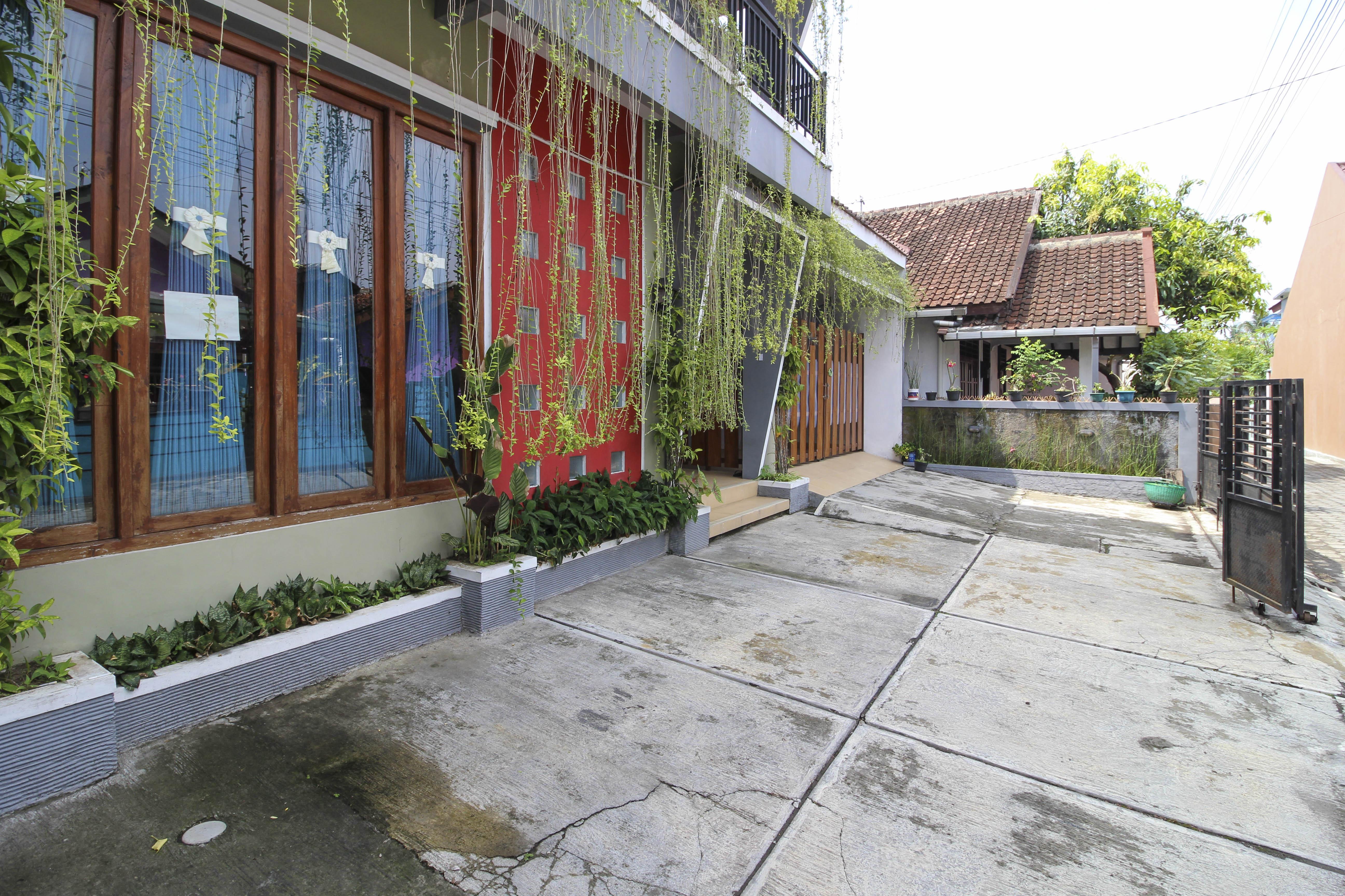 Reddoorz Near Hartono Mall Kejayan Exteriér fotografie
